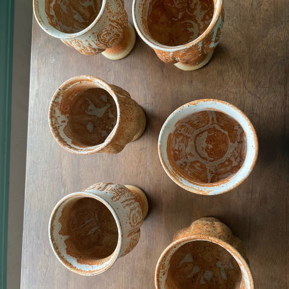 Vintage handmade stoneware pottery rust sand color goblet mugs - Picture 3 of 7